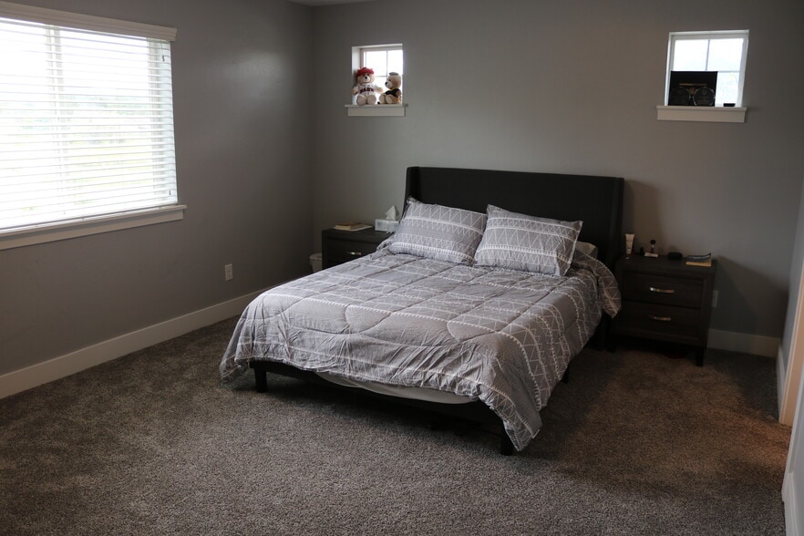 Building Photo - 287 W 20 N