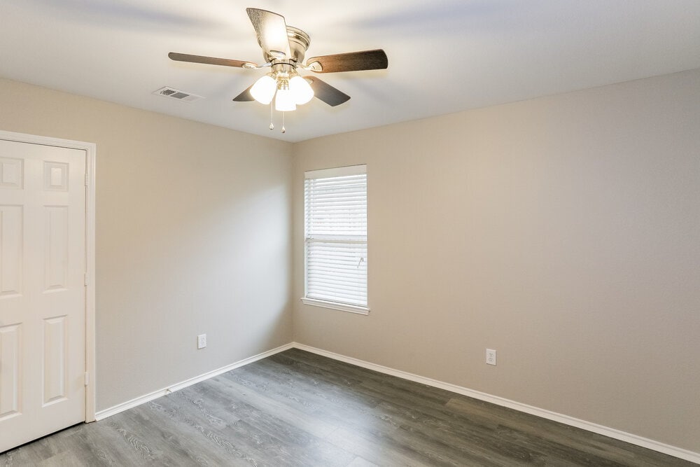 Building Photo - 516 Silver Leaf Dr