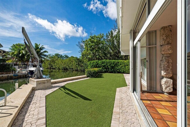 Building Photo - 2120 S Bayshore Dr