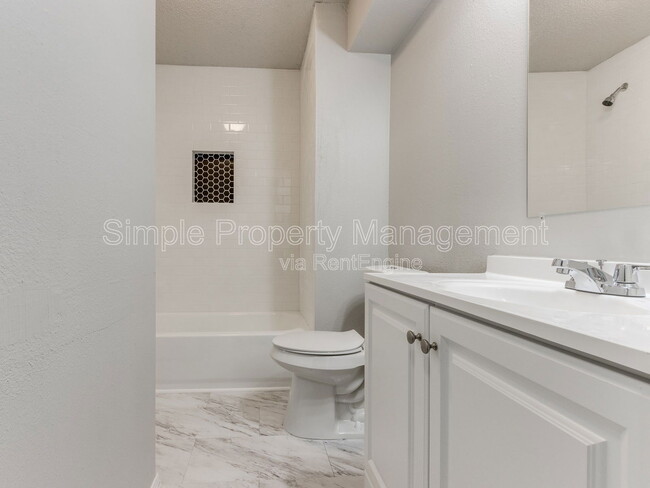 Building Photo - 8508 Candlewood Dr