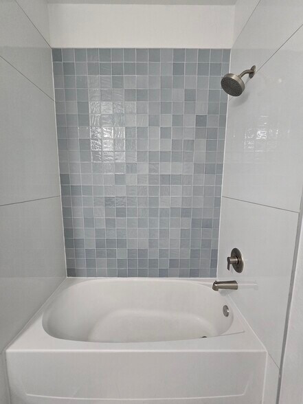 Building Photo - 6137 Metrowest Blvd