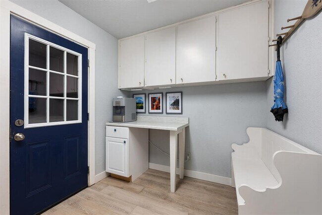 Building Photo - 117 Shady Oak Dr