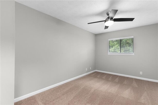 Building Photo - 2875 Torreya Way SE