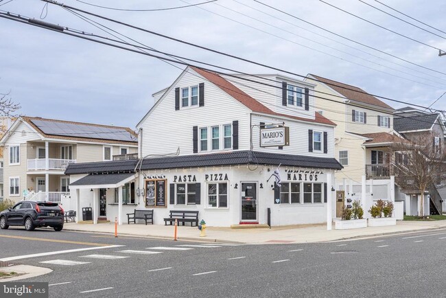 Building Photo - 1527 Bay Ave