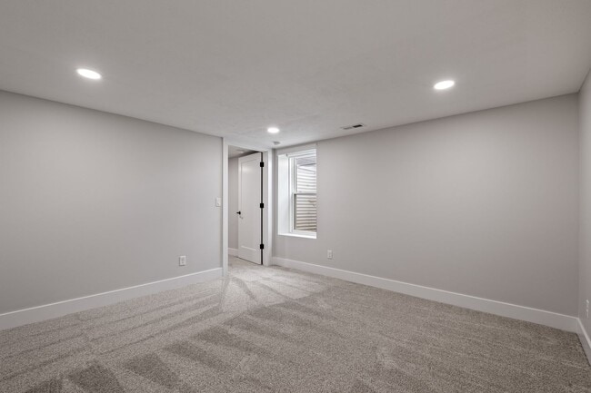 Building Photo - WELCOME HOME!