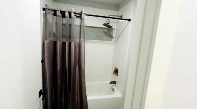 Building Photo - Sun-Drenched Tri-Level Townhome Just Minutes from UCSD & Westfield UTC!