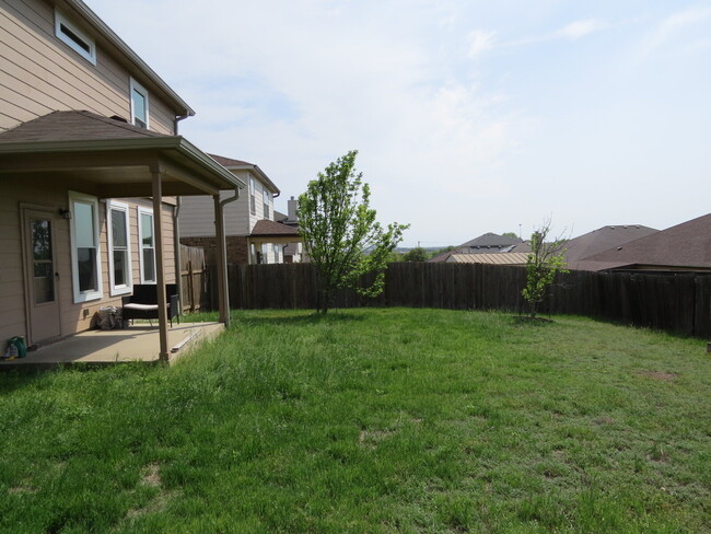 Building Photo - Expansive Living and Stylish Updates in So...