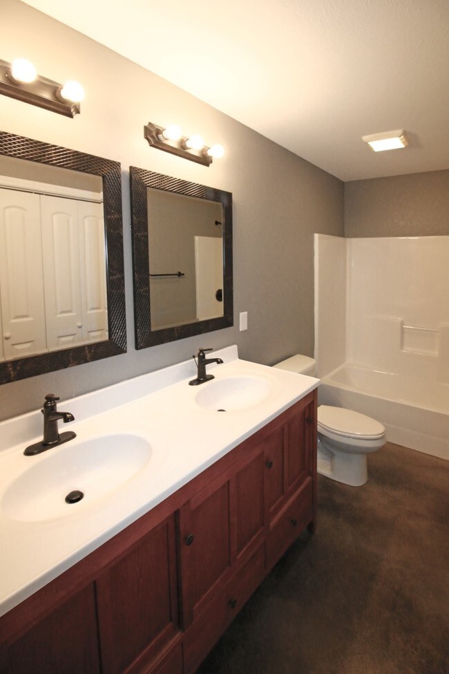 Building Photo - 1012 E Boswell St