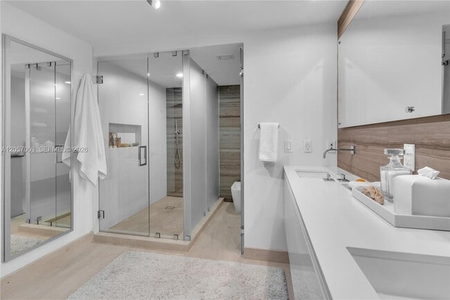 Building Photo - 1331 Brickell Bay Dr