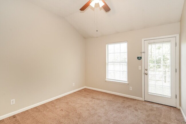 Building Photo - 574 Rose Cottage Cir