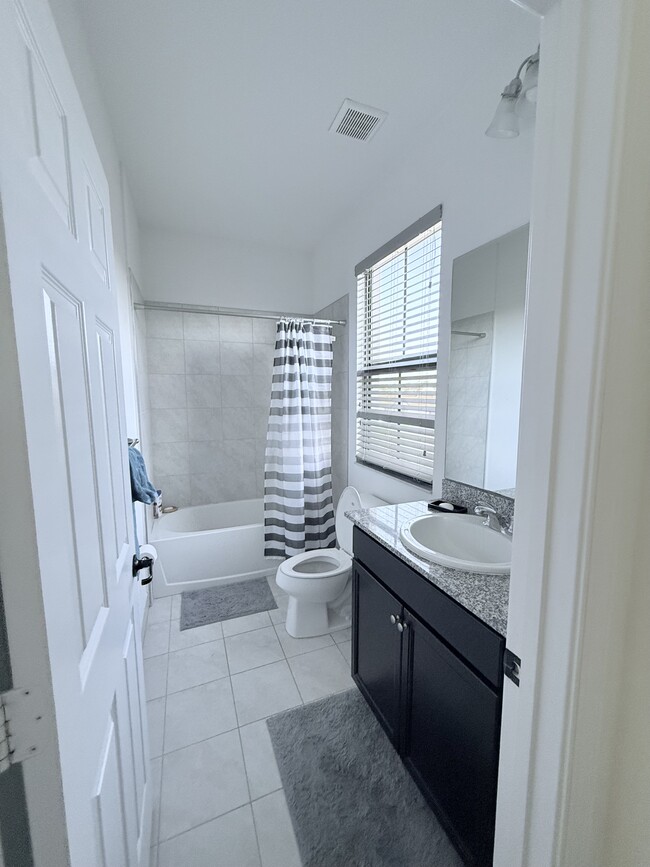 Building Photo - 5465 Soria Ave