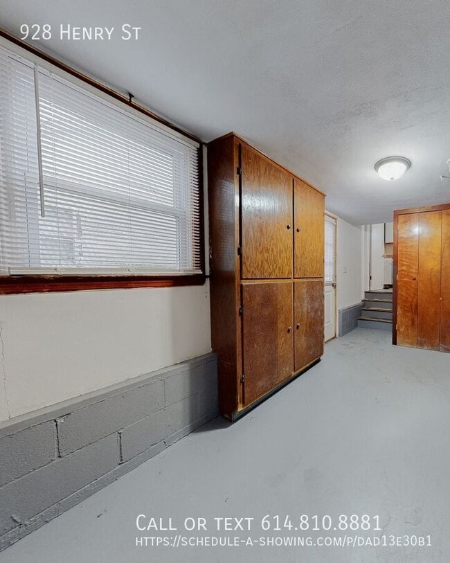 Building Photo - 928 Henry St