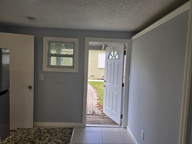 Building Photo - 513 Greynolds Cir