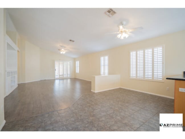 Building Photo - Stylish 3/2 Glendale House - Vaulted Ceilings &amp; Prime North Central Phoenix Location!