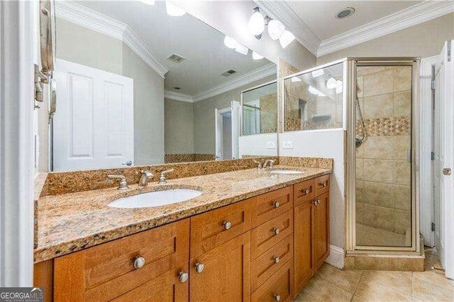 Building Photo - 5510 Glenridge Park NE