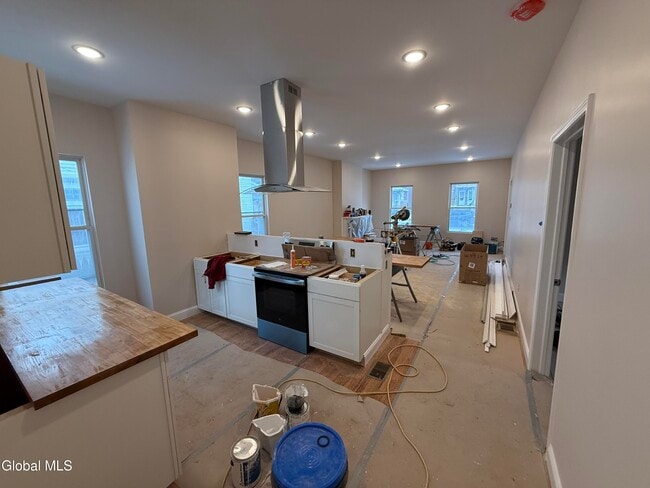 Building Photo - 253 6th Ave