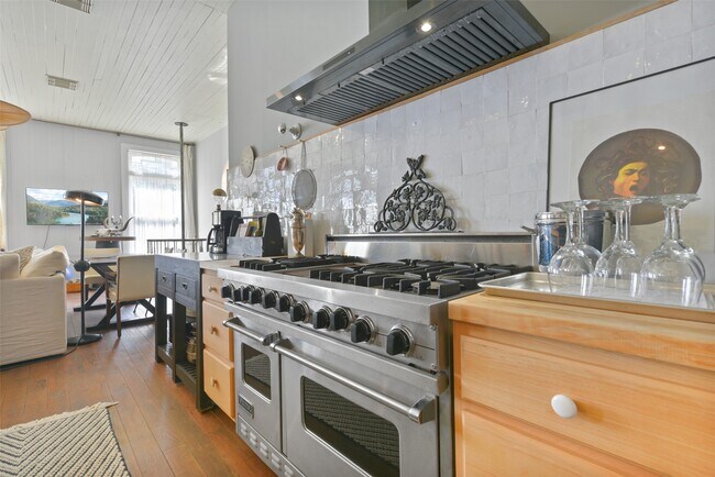 Building Photo - 1614 Avenue K