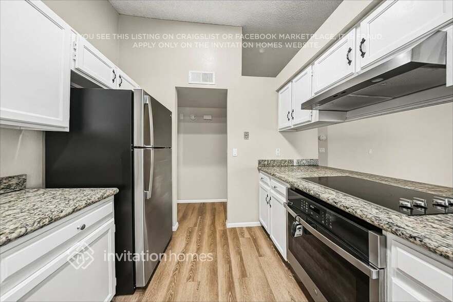 Building Photo - 3538 E Anderson Dr