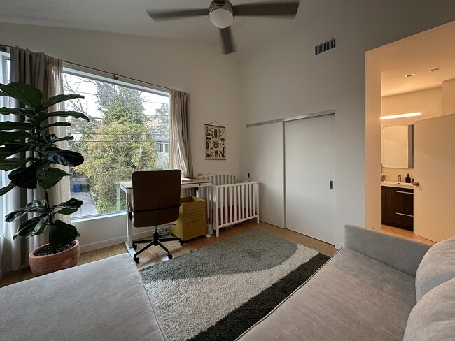 Building Photo - 2284 India St