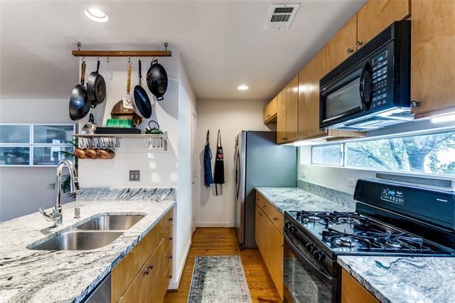 Building Photo - 3809 San Jacinto St