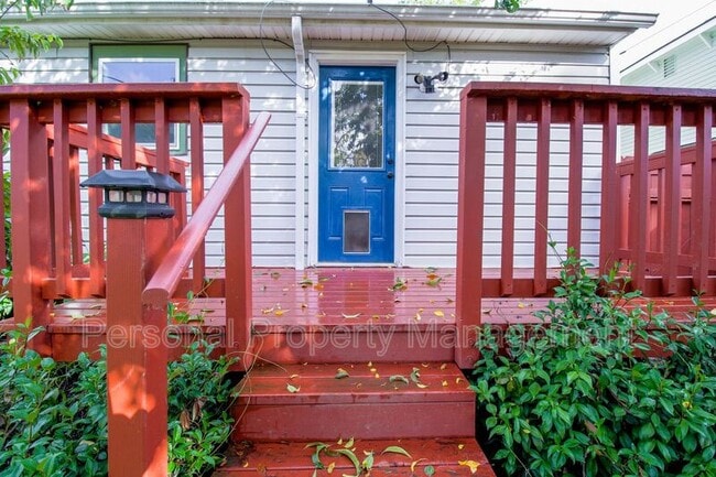 Building Photo - 807 W 21st St