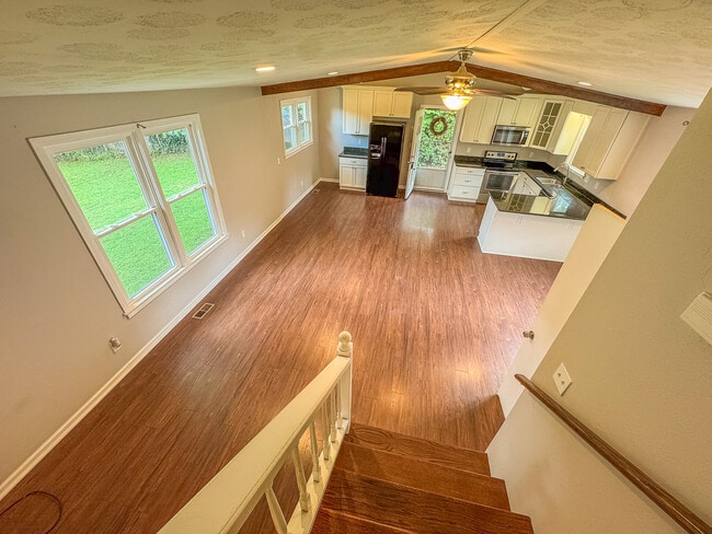 Building Photo - 404 McElhaney Rd