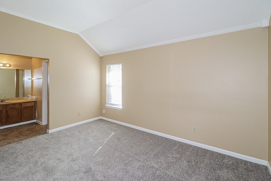 Building Photo - 7101 Market Square Dr