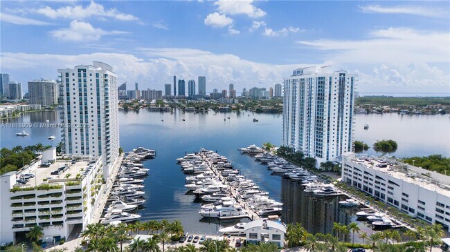 Primary Photo - 17301 Biscayne Blvd