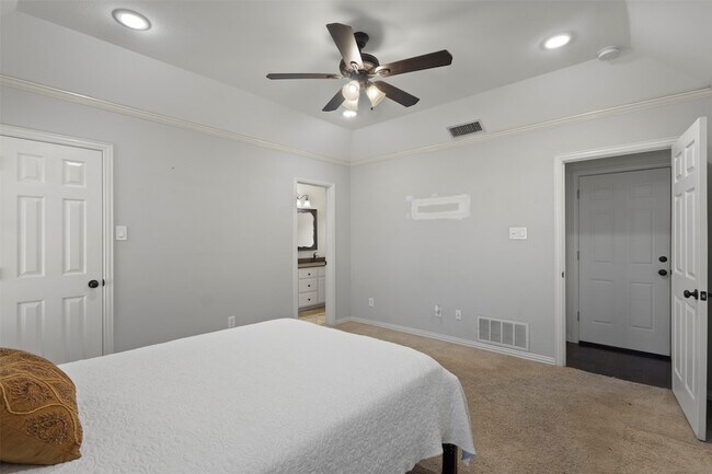 Building Photo - 403 Carolota Ln