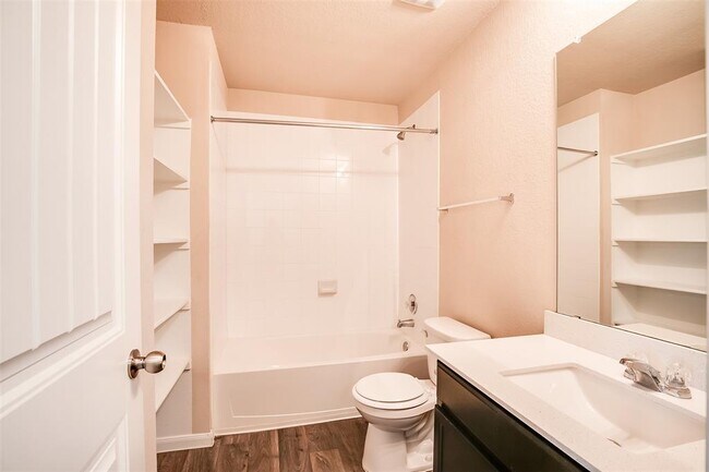 Building Photo - 15008 Custis Ln