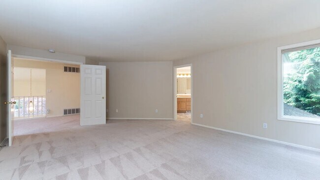 Building Photo - 4Bd/2.5Ba Bellevue House