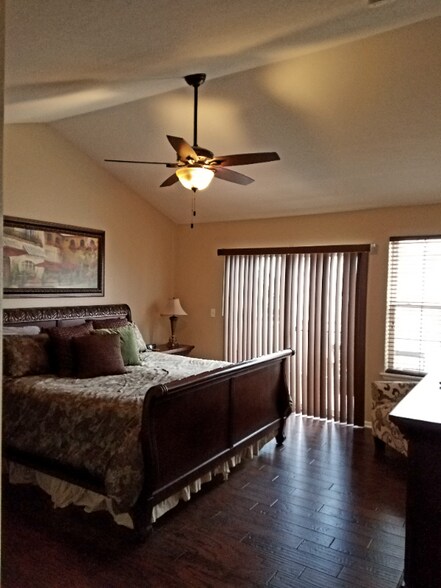 Building Photo - 9484 Southern Hills Cir