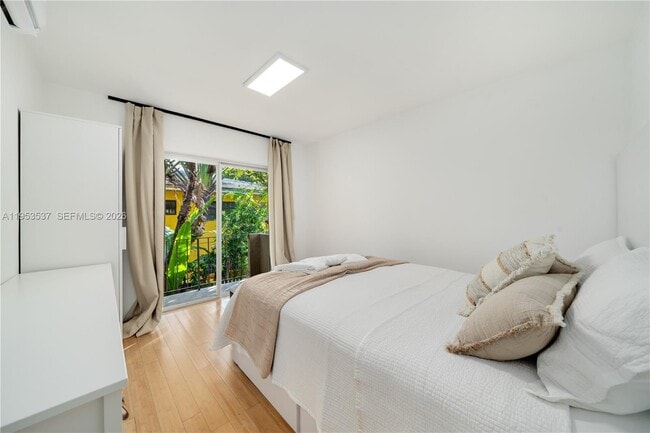 Building Photo - 651 NE 60th St