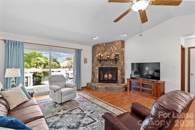 Building Photo - 147 Bain Ln