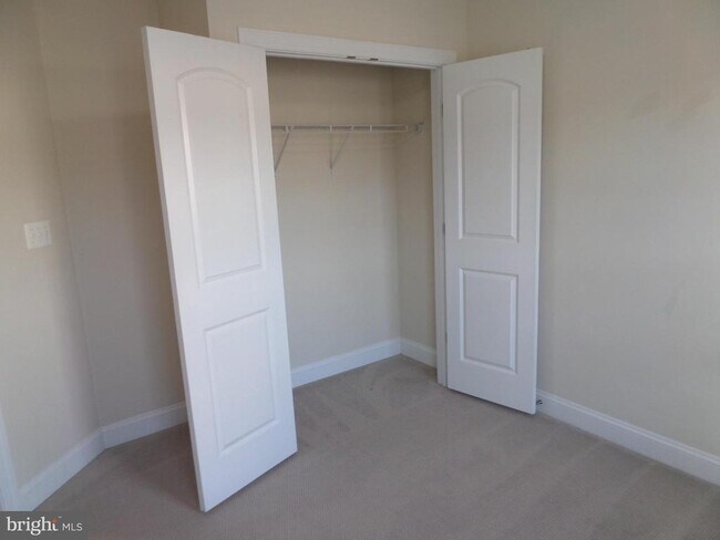Building Photo - 15998 Greymill Manor Dr