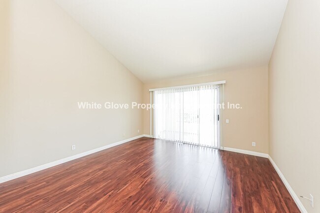 Building Photo - 3 Bedroom Marbella Townhome