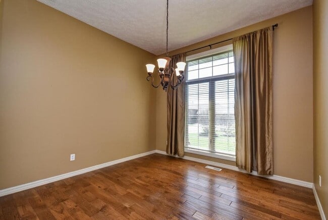 Building Photo - Executive Rental in Park Crest Meadows