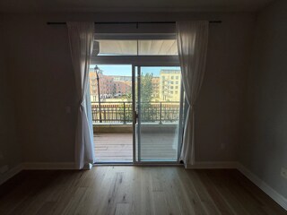 Access to deck from living room - 1925 N Water St