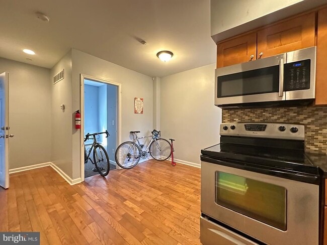 Building Photo - 1835 N Bouvier St