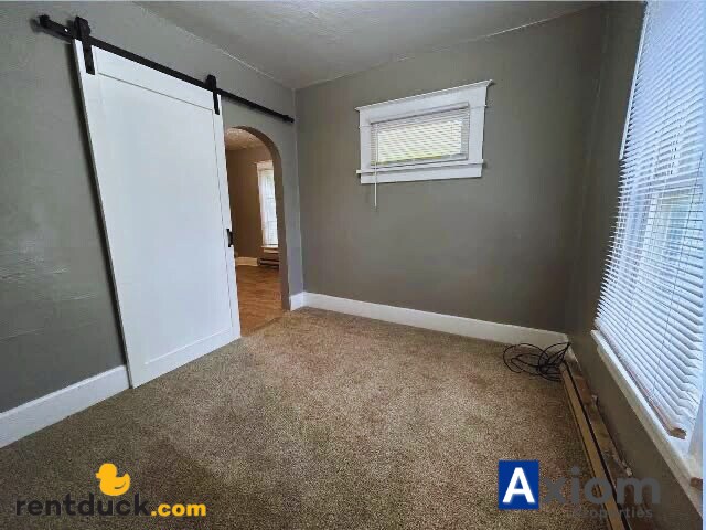 Building Photo - 322 S. 11th-Unit A (Upstairs)