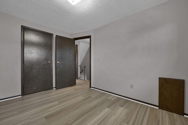 Building Photo - 5696 Beechcroft Rd