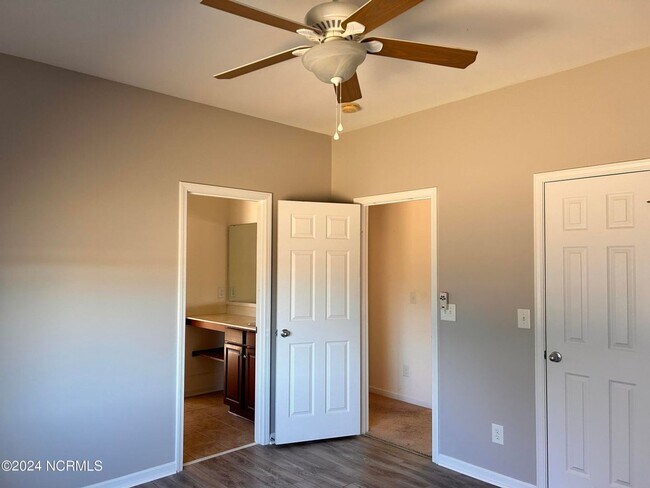 Building Photo - BEAUTIFUL HOME AVAILABLE APRIL 1ST