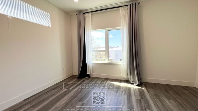 Building Photo - Modern Style and Sophistication, 2 En-Suite BR, 2.5 BA Townhouse with EV charging