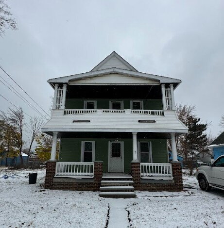 Building Photo - "2-3 Bedrooms- LOTS OF SPACE!"
