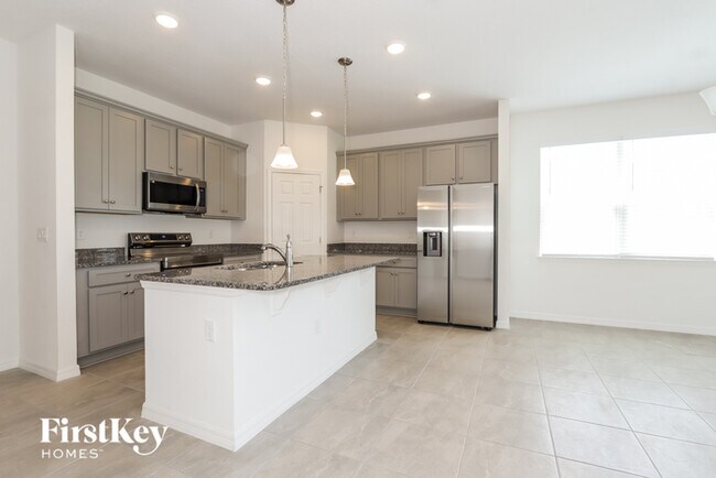 Building Photo - 426 Reina Wy