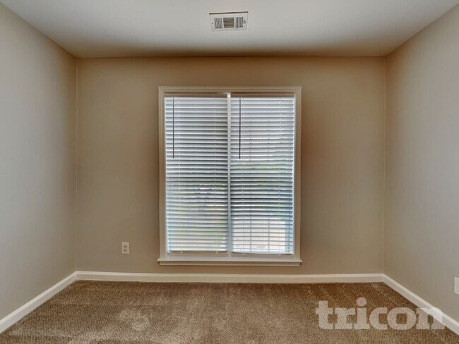 Building Photo - 219 Arlington Ct