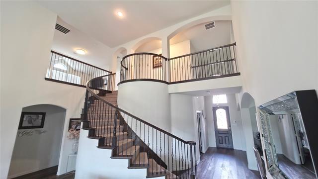 Building Photo - 358 Llano Dr