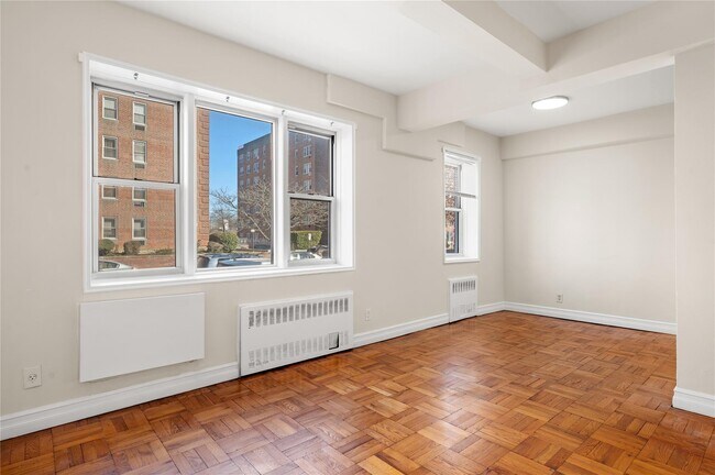 Building Photo - 3 Sadore Ln