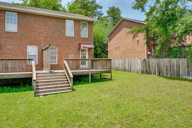 Building Photo - Quiet Neighborhood in a Conveniently Locat...