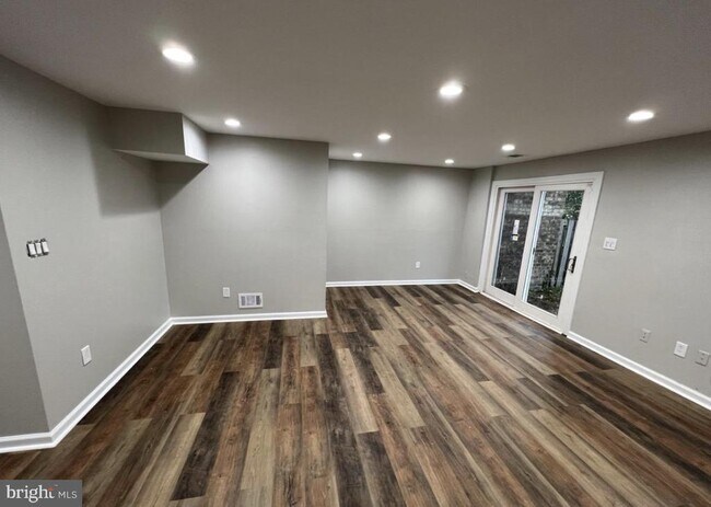 Building Photo - 5748 Yellowrose Ct